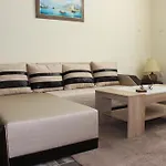 Globy Seaview